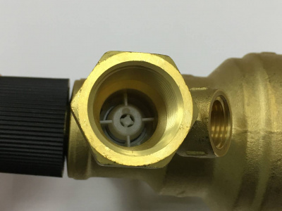 Клапан автоматической подпитки TIM 1/2" (с манометром)