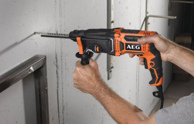 Перфоратор AEG KH24IE, 800 Вт, 0-1500 об/мин, 2,4 Дж